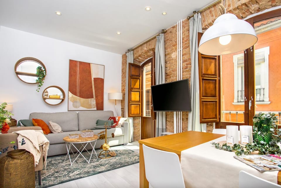Living room, Dining area, Street view