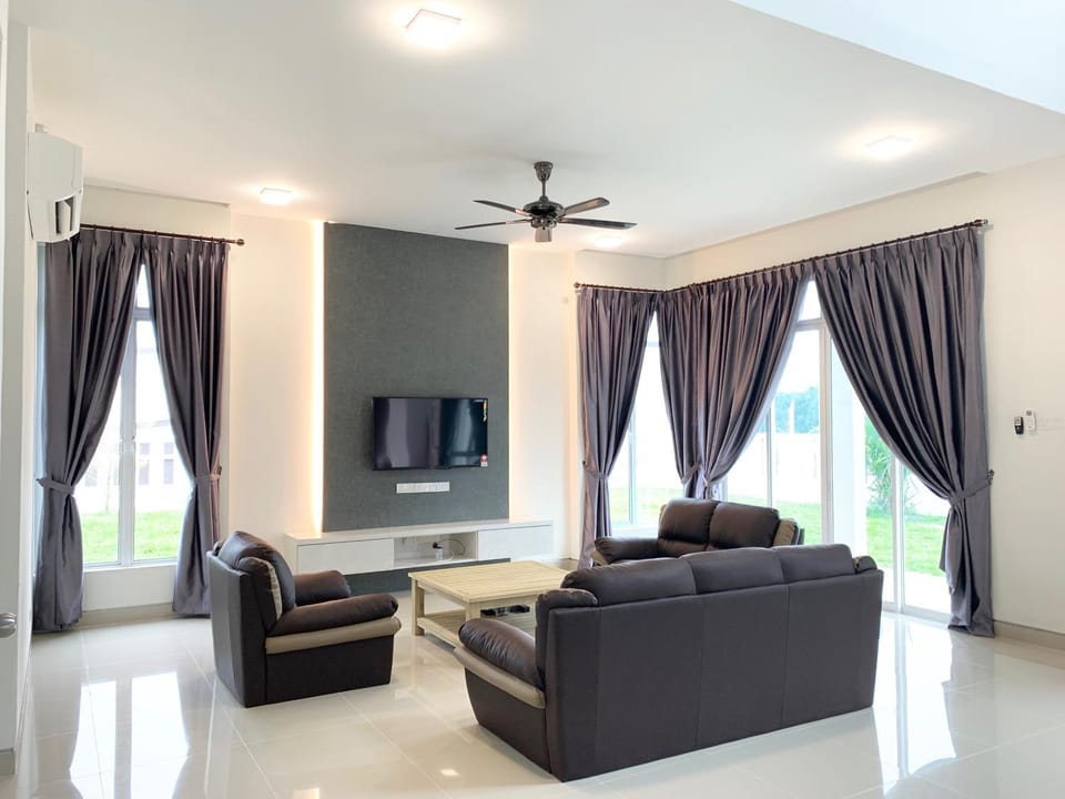 Spacious 6BR Villa with Seaview by Zervin Villa in Kedah