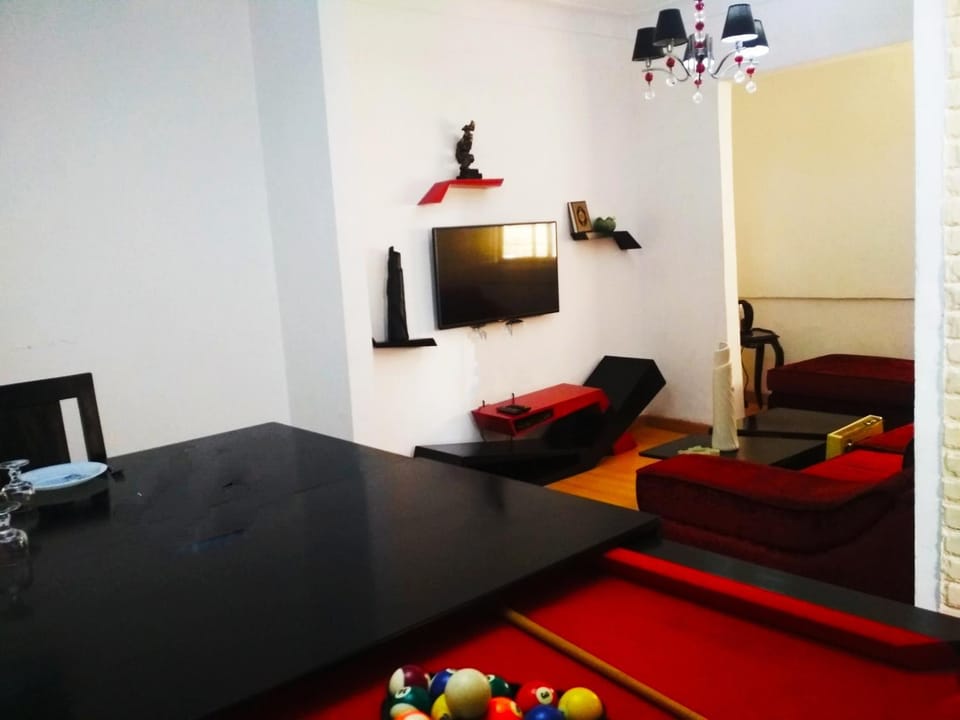 Communal lounge/ TV room, Billiard, TV and multimedia, Living room, Dining area