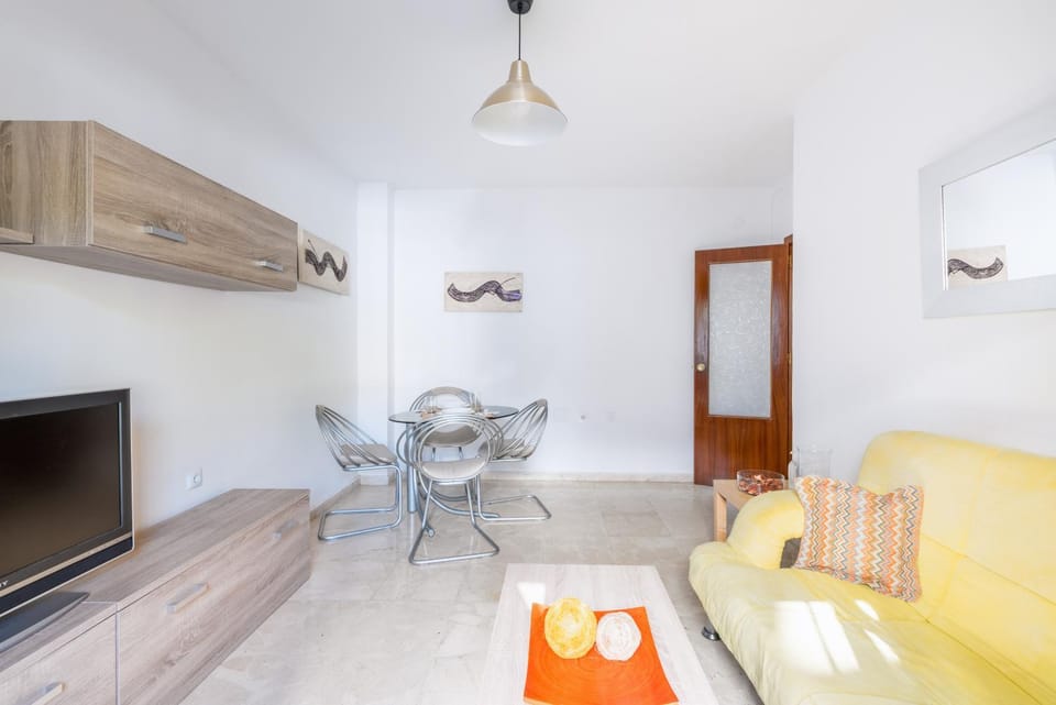 Communal lounge/ TV room, TV and multimedia, Living room, Dining area
