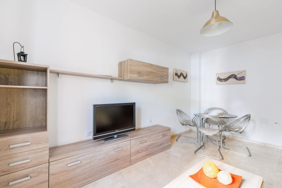 Communal lounge/ TV room, TV and multimedia, Living room, Dining area