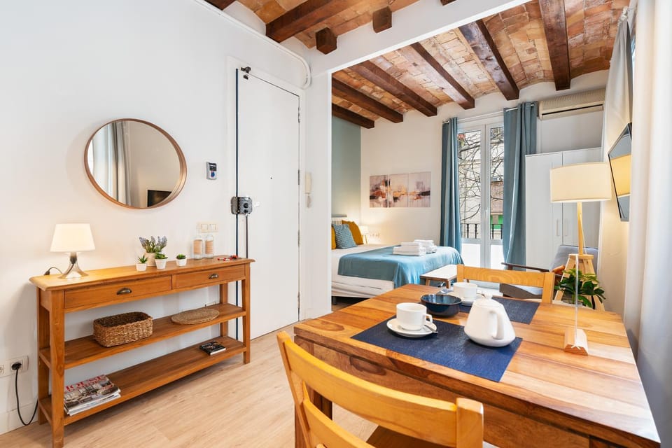 Bed, Photo of the whole room, Dining area, Bedroom