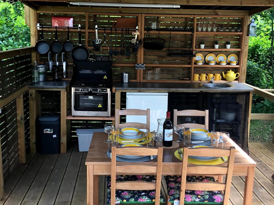 Coffee/tea facilities, Kitchen or kitchenette, Dining area, pet friendly