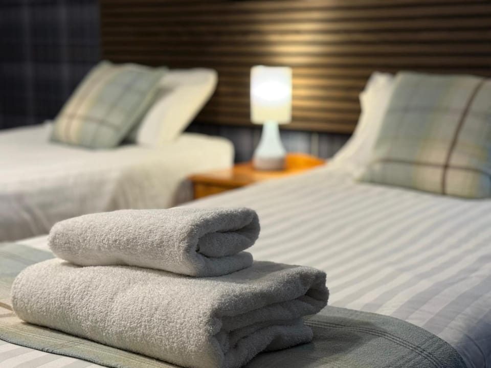 Bed, Bedroom, towels