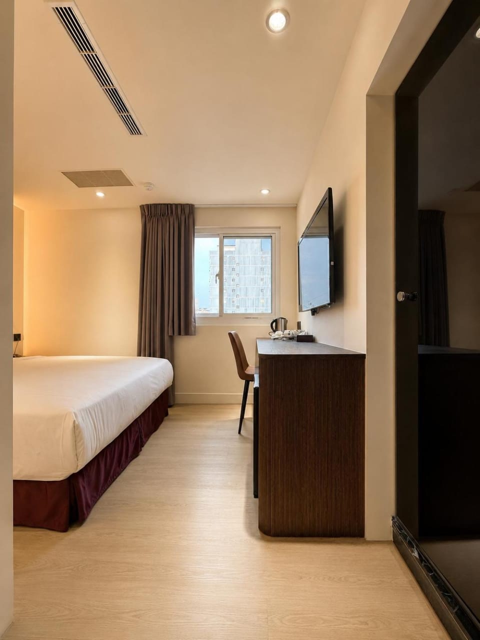 Bed, Photo of the whole room, Bedroom