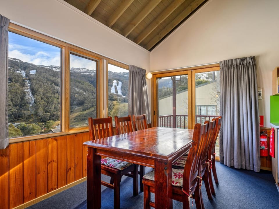 Dining area, Mountain view