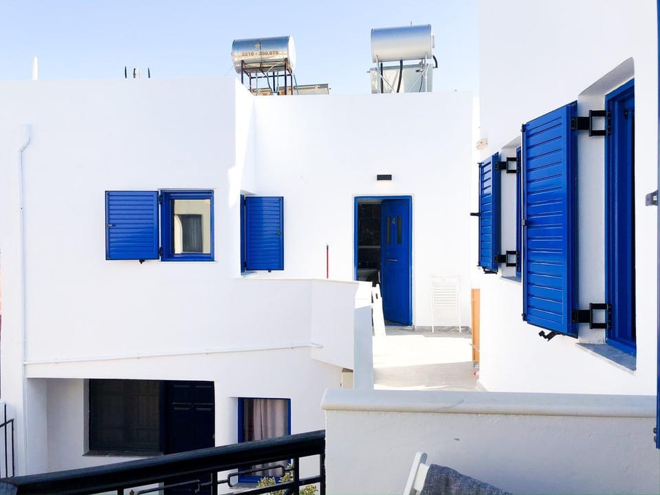 Property building, Facade/entrance, Balcony/Terrace