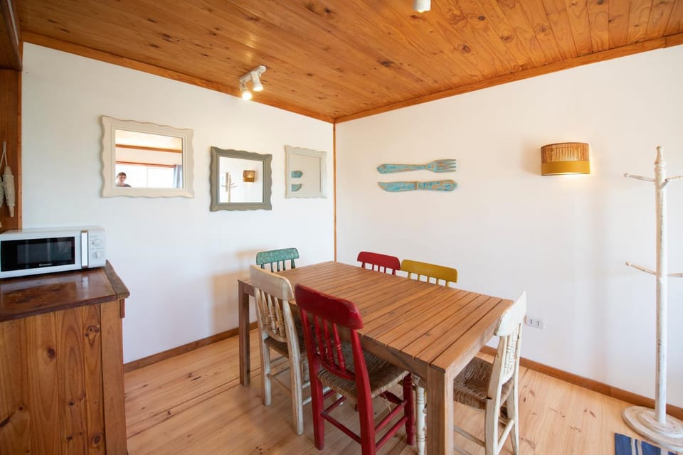 Kitchen or kitchenette, Dining area, minibar