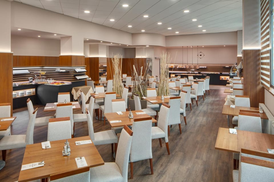 Restaurant/places to eat, Breakfast, Buffet breakfast