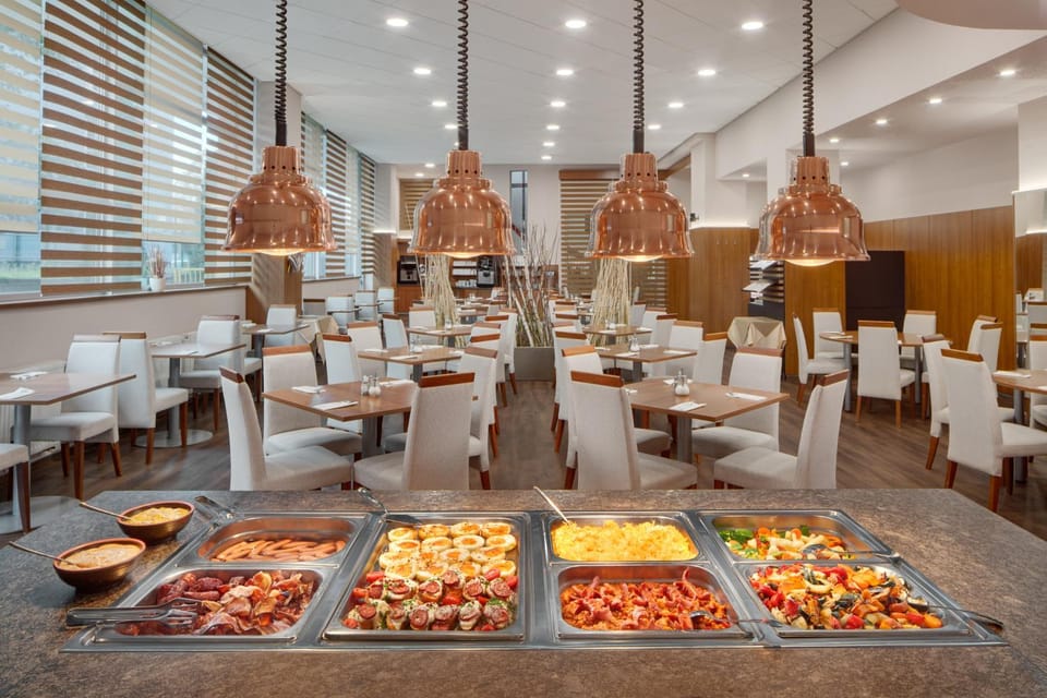 Restaurant/places to eat, Breakfast, Buffet breakfast