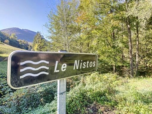 Gîte de montagne « Les Pivoines » à Nistos House in Occitanie