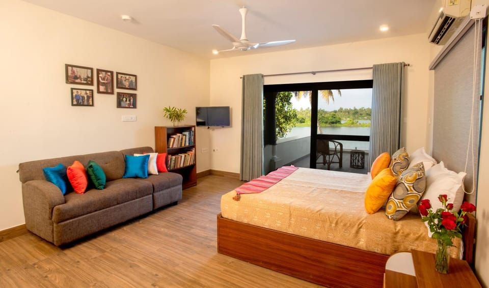 Photo of the whole room, Bedroom