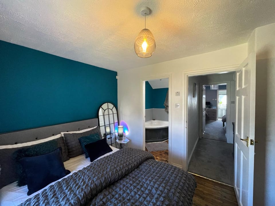 Bedroom, Bath