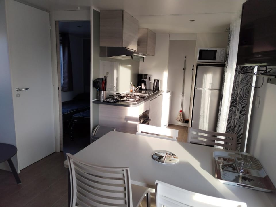 Dining area, oven, stove, kitchen