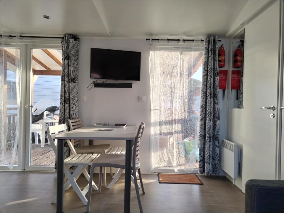 TV and multimedia, Dining area