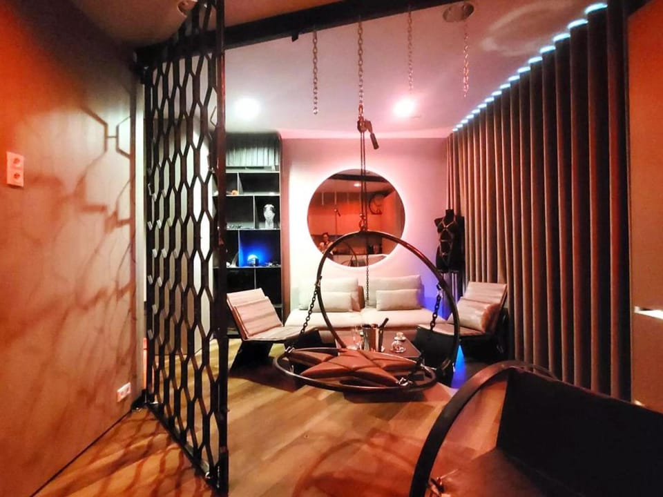 Living room, Seating area