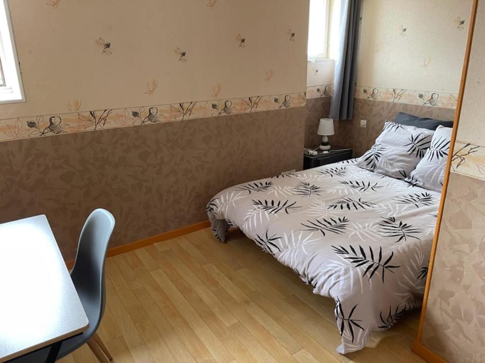 Chambre double avec WiFi châtellerault Vacation rental in Centre-Val de Loire