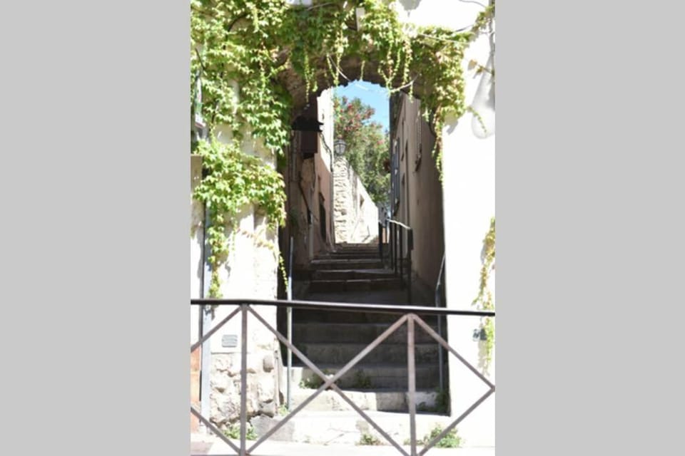 PICASSO by the sea Luxurious design house sea view old Antibes for 6 Villa in Antibes