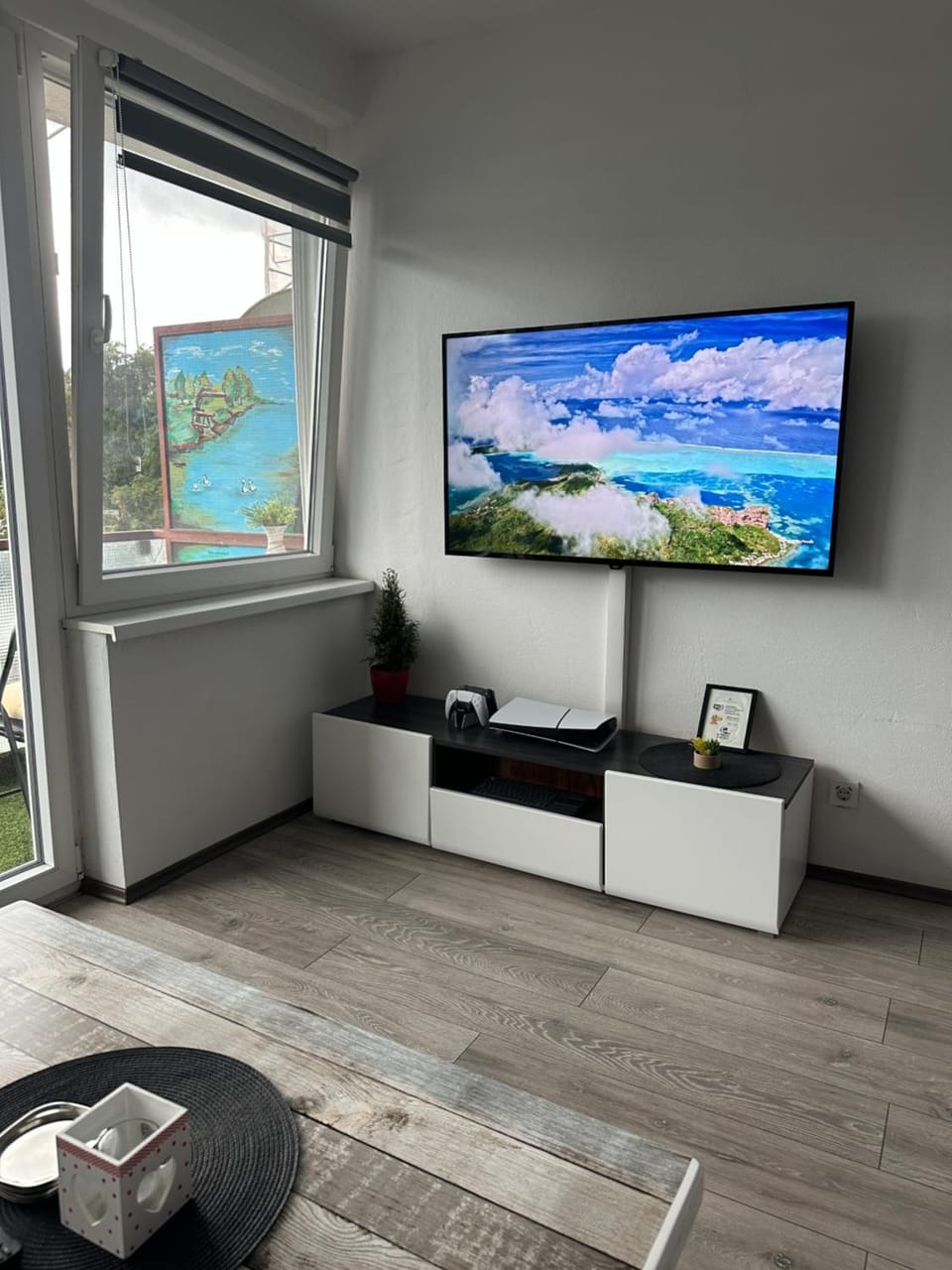 Game Room, Living room