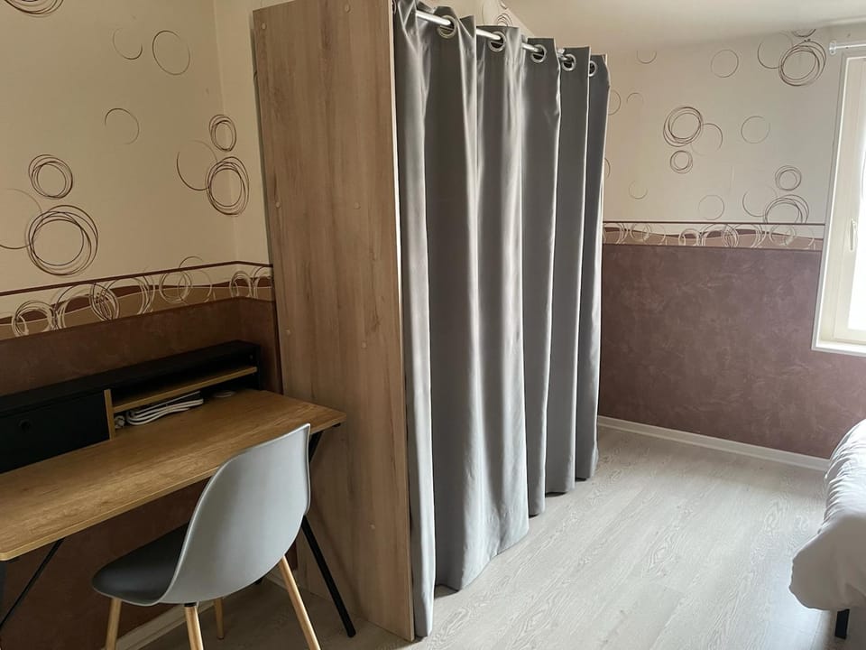 Chambre simple avec WiFi châtellerault Vacation rental in Centre-Val de Loire