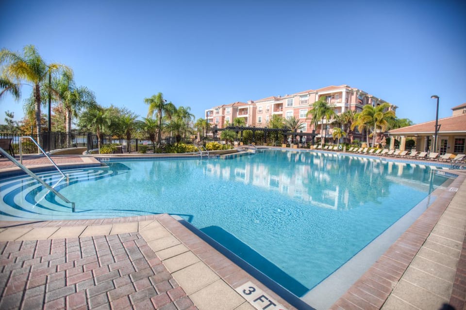 Top floor condo with view of lake, pool and fireworks! Next to Convention Center! Apartment in Highlands Reserve