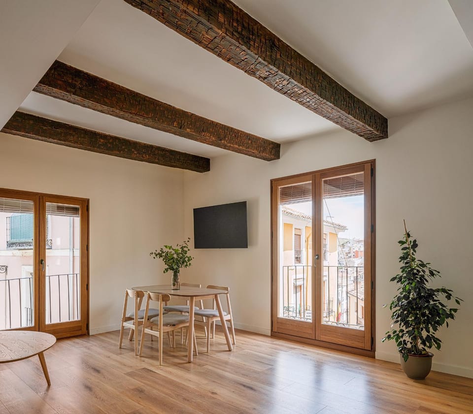 TV and multimedia, Living room, Dining area, City view