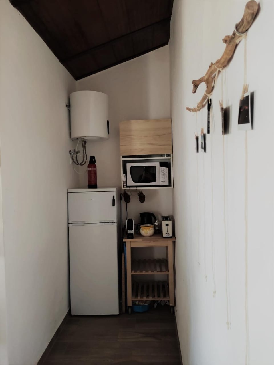Coffee/tea facilities, Kitchen or kitchenette, Dining area, Communal kitchen, kitchen