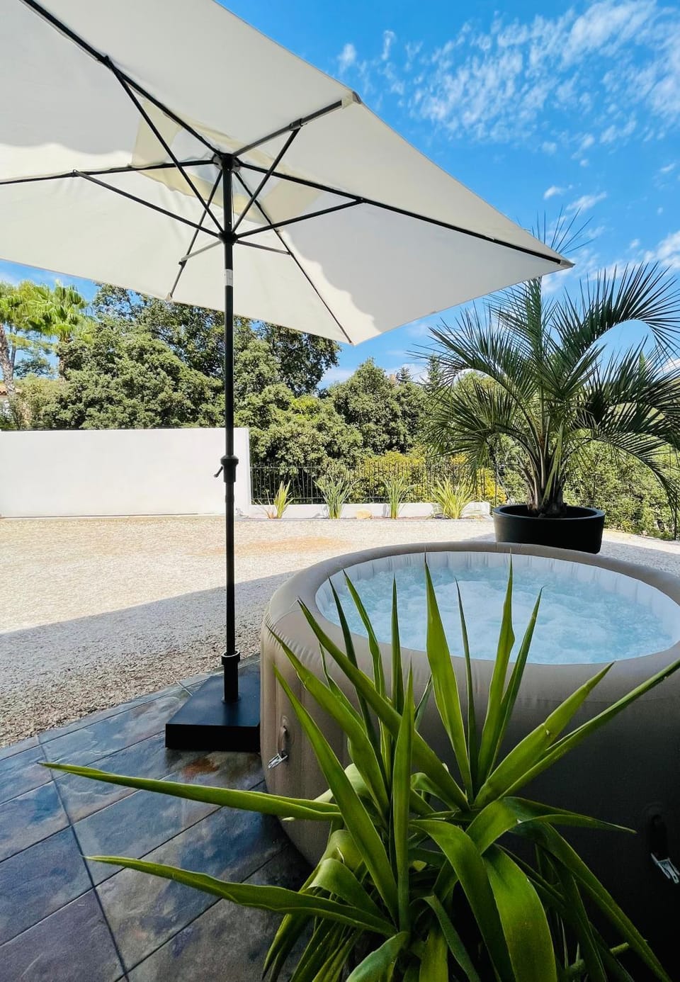 Patio, Day, Natural landscape, Garden, Spa and wellness centre/facilities, Garden view, Parking