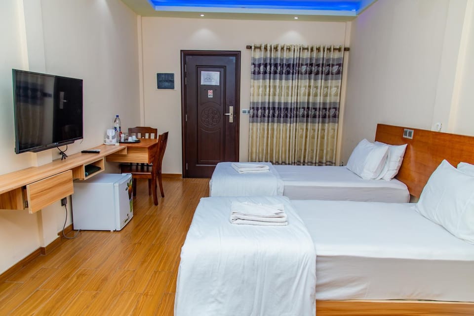 Property building, Communal lounge/ TV room, Bed, TV and multimedia, View (from property/room), Living room, Photo of the whole room, Bedroom, hair dresser, towels