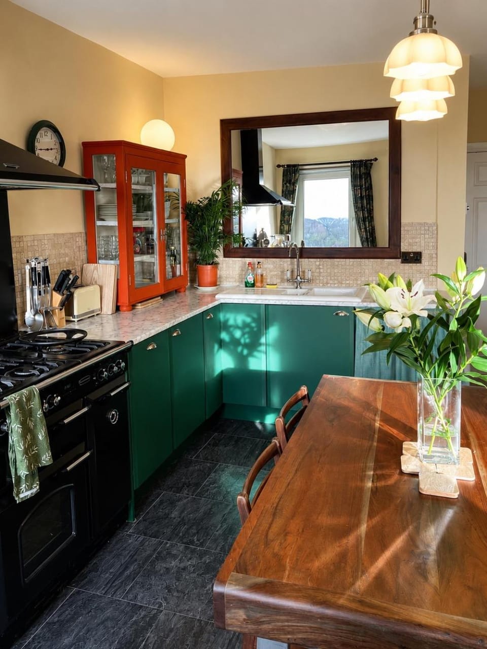 Stylish Top Floor Retreat with Stunning Solent Views Apartment in Portsmouth
