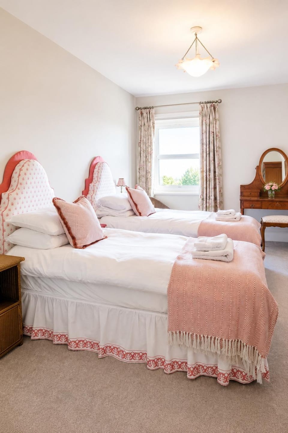 Stylish Top Floor Retreat with Stunning Solent Views Apartment in Portsmouth