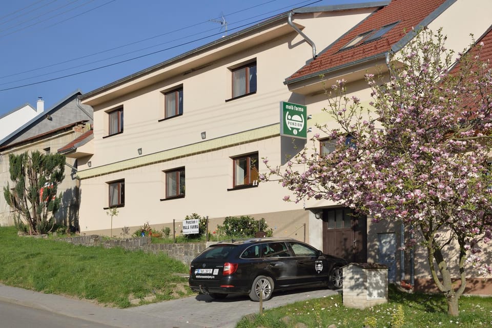 Property building, Street view, Parking