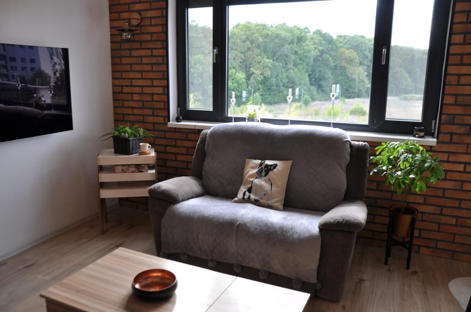 Natural landscape, TV and multimedia, Living room, Seating area