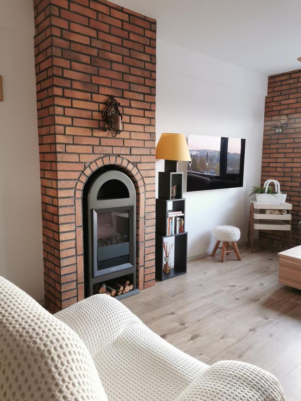 TV and multimedia, Living room, Seating area, flat iron