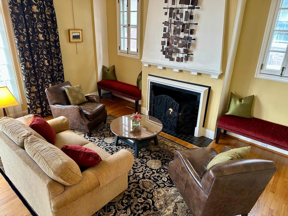 Living room, Seating area, fireplace