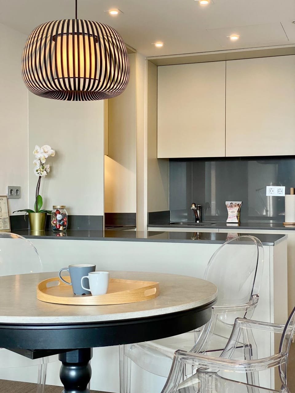 Kitchen or kitchenette, Dining area