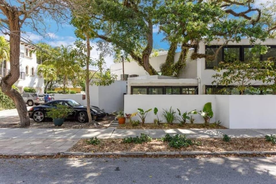 Las Olas Hammocks Unit 2 By Dream Vacation Apartment in Fort Lauderdale