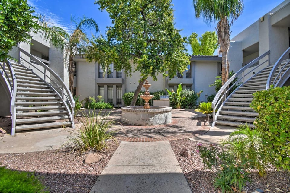 Sleek Phoenix Condo: Walk to Biltmore Fashion Park House in Phoenix