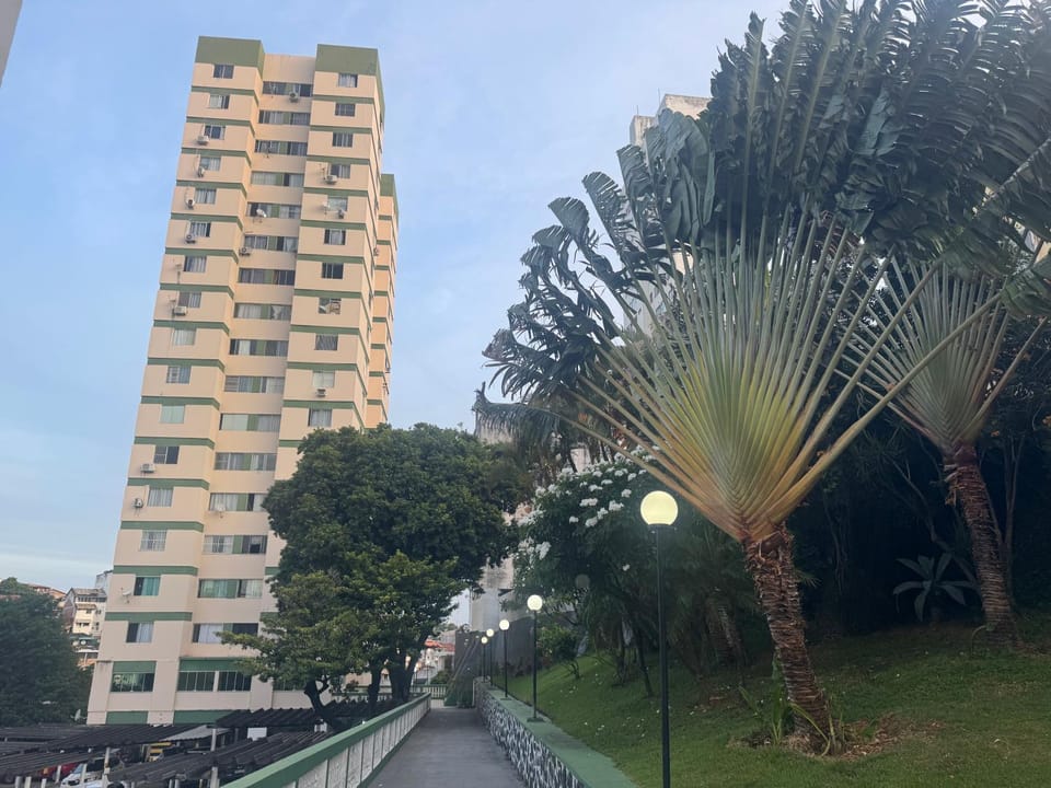 Apartamento perto de tudo em condomínio fechado. Apartment in Salvador
