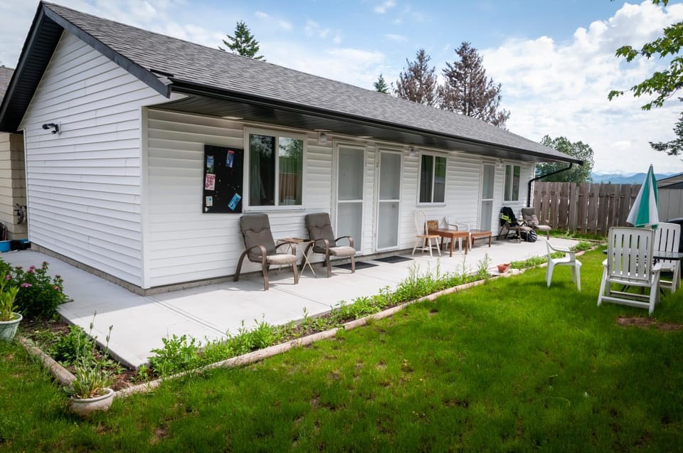Guest Suite Private Retreat for 2 Guests With AC - 4 Units Available Bed and Breakfast in Abbotsford