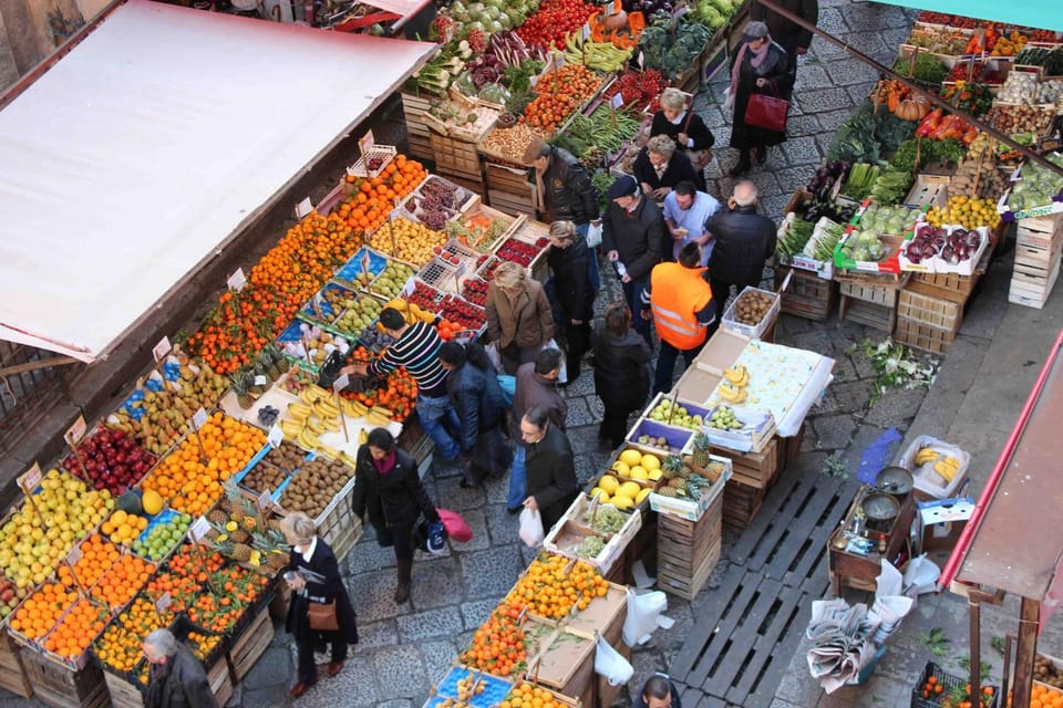 Restaurant/places to eat, Neighbourhood, Supermarket/grocery shop