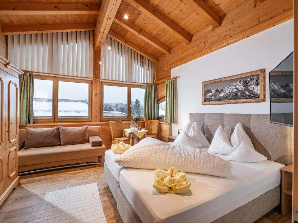 Bedroom, Mountain view, Breakfast
