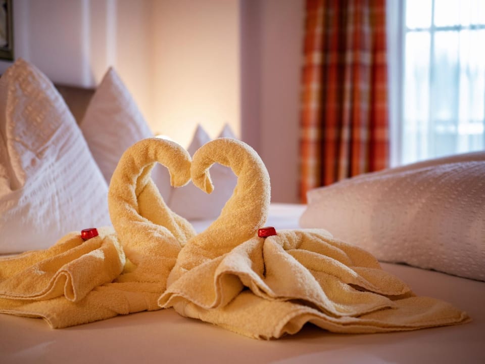 Bedroom, Mountain view, towels