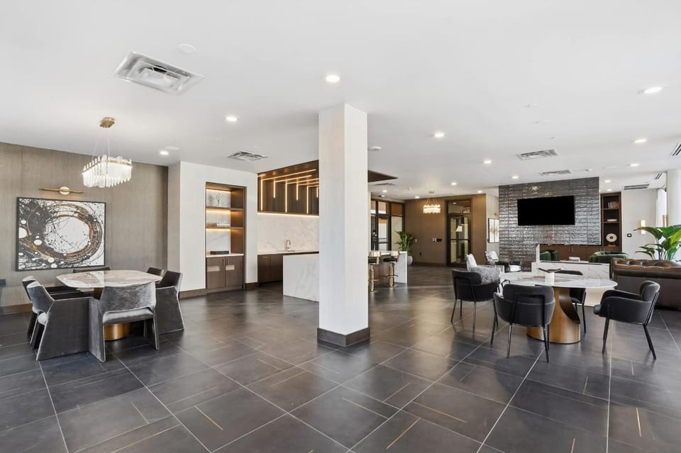 CozySuites Remi sauna, pool, gym Apartment in Dallas