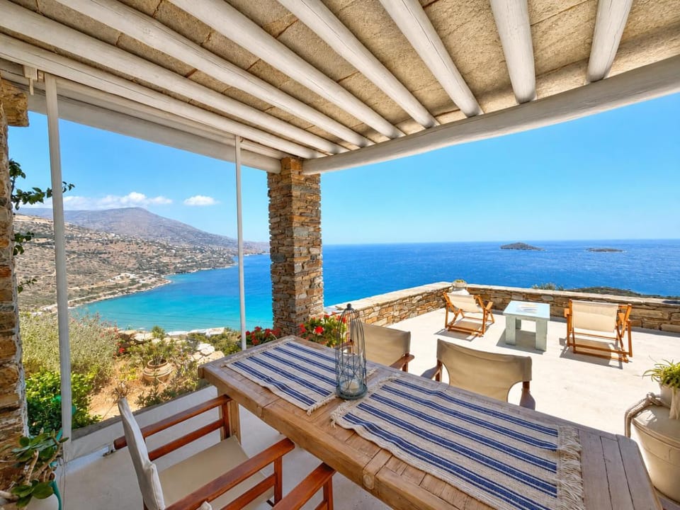 "GOLDEN SUNSET VILLA" 3-BDR, Breathtaking Views Apartment in Decentralized Administration of the Aegean