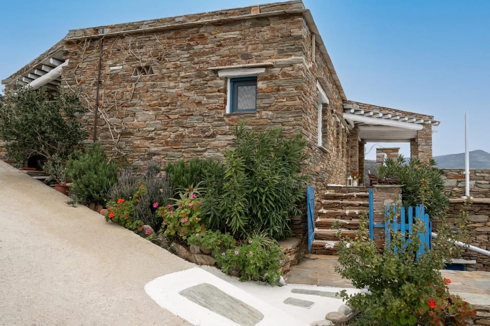 Property building, Natural landscape, Garden, Garden view, Mountain view