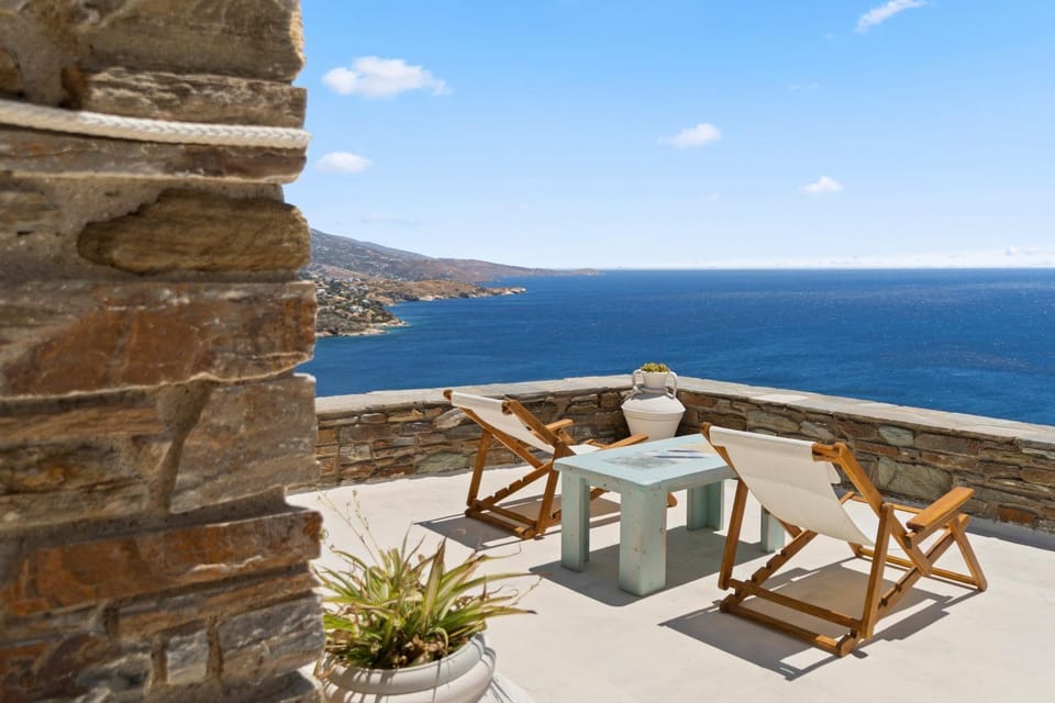 "GOLDEN SUNSET VILLA" 3-BDR, Breathtaking Views Apartment in Decentralized Administration of the Aegean