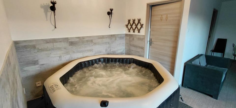 Hot Tub, Spa and wellness centre/facilities