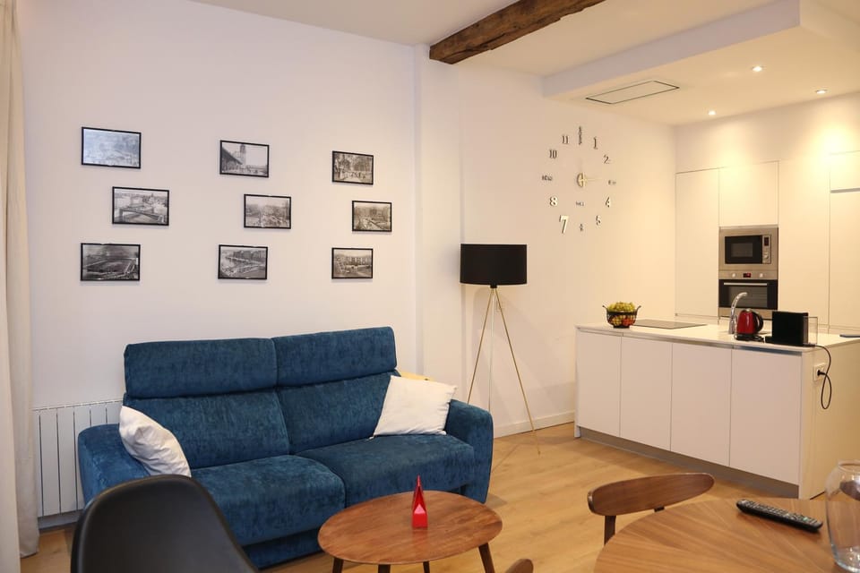 Piso Moderno a 2 minutos del Casco Viejo con Parking Gratis Apartment in Bilbao