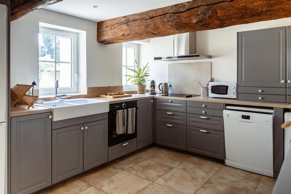 Coffee/tea facilities, dishwasher, kitchen